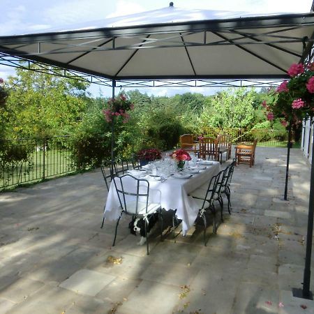 Bed and Breakfast Le Petit Manoir des Bruyères Villefargeau Esterno foto