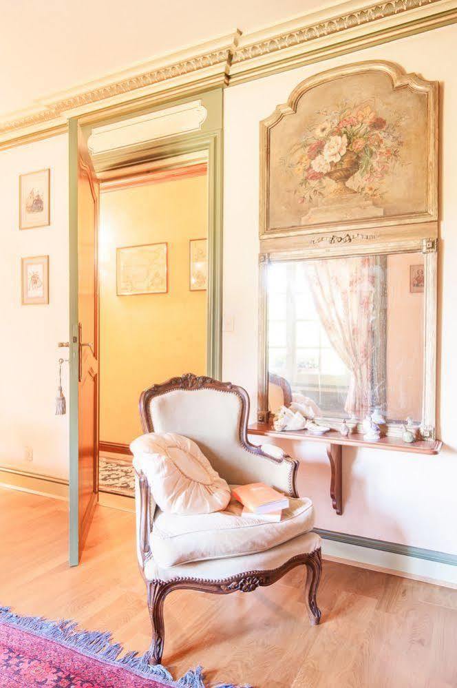 Bed and Breakfast Le Petit Manoir des Bruyères Villefargeau Esterno foto